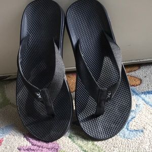 Chacos men’s flip flops